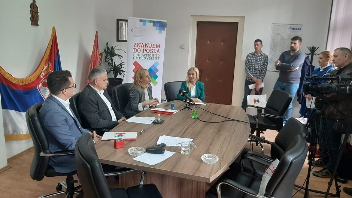 Potpisan sporazum o saradnji na sprovođenju projekta “Znanjem do posla” na teritoriji opštine Topola